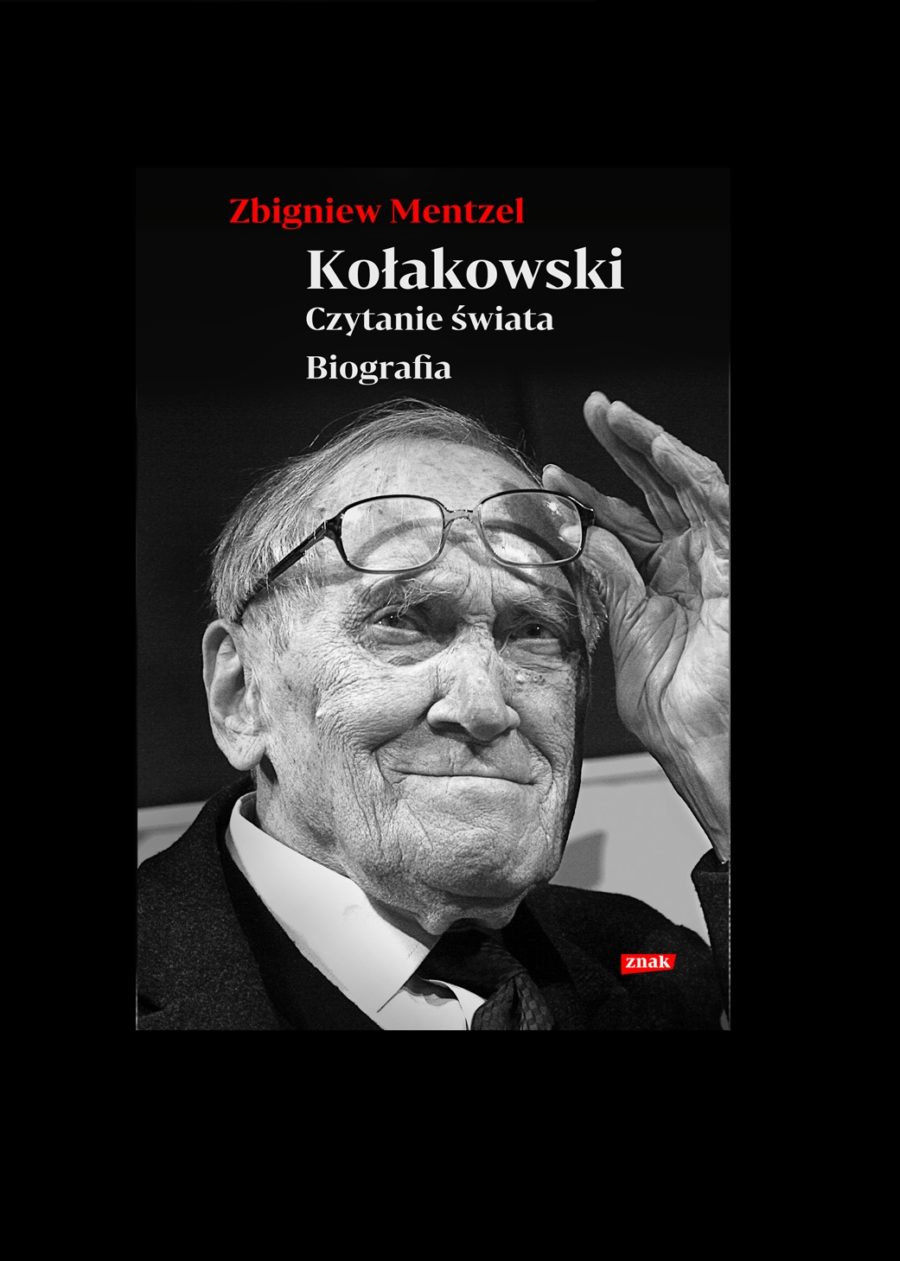 Okładka książki: „Kołakowski czytanie świata, biografia” autorstwa Zbigniewa Mentzla. Na okładce znajduje się portret Leszka Kołakowskiego, unoszącego lewą ręką okulary na wysokość czoła.